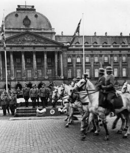 Un défilé de l'occupant nazi durant la Seconde Guerre mondiale