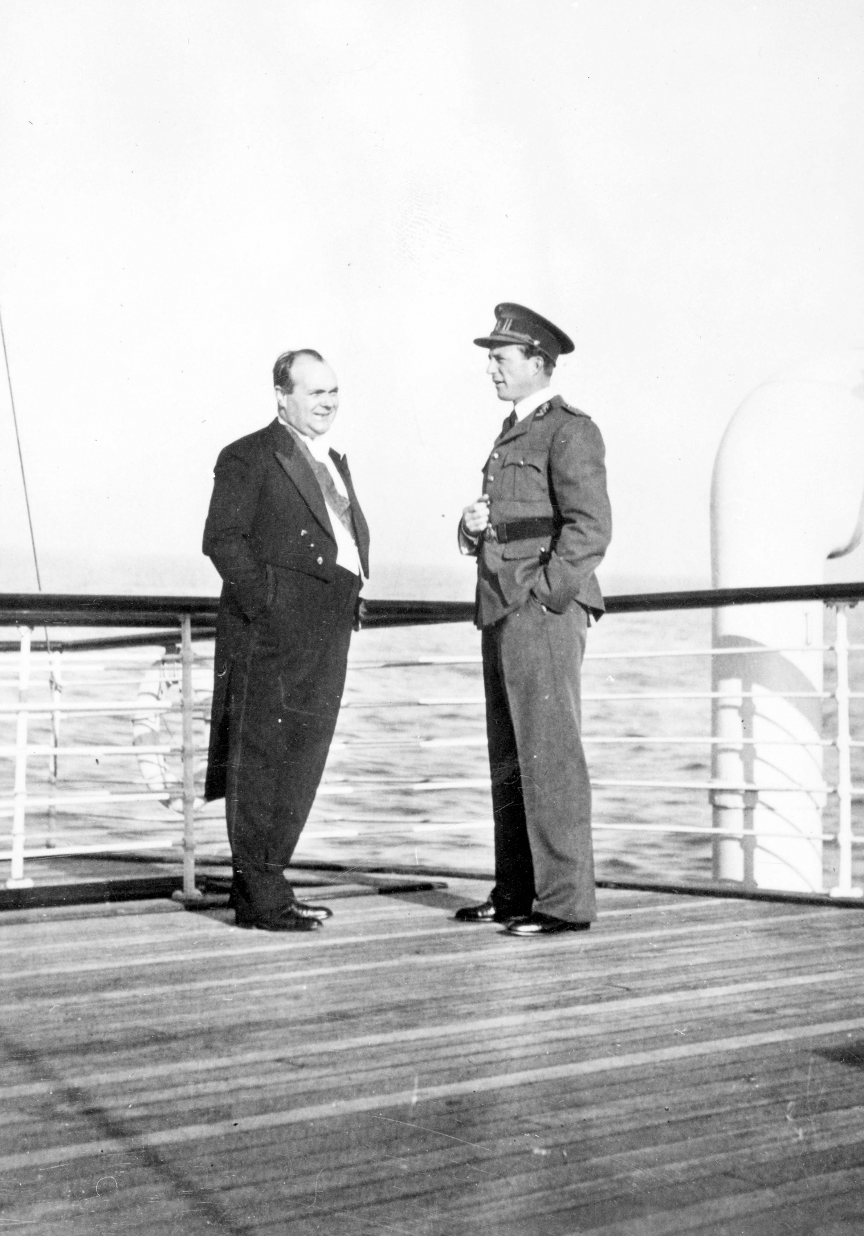 Le roi Léopold III qui est resté en Belgique et le ministre Spaak  qui a été avec le Gouvernement belge à Londres