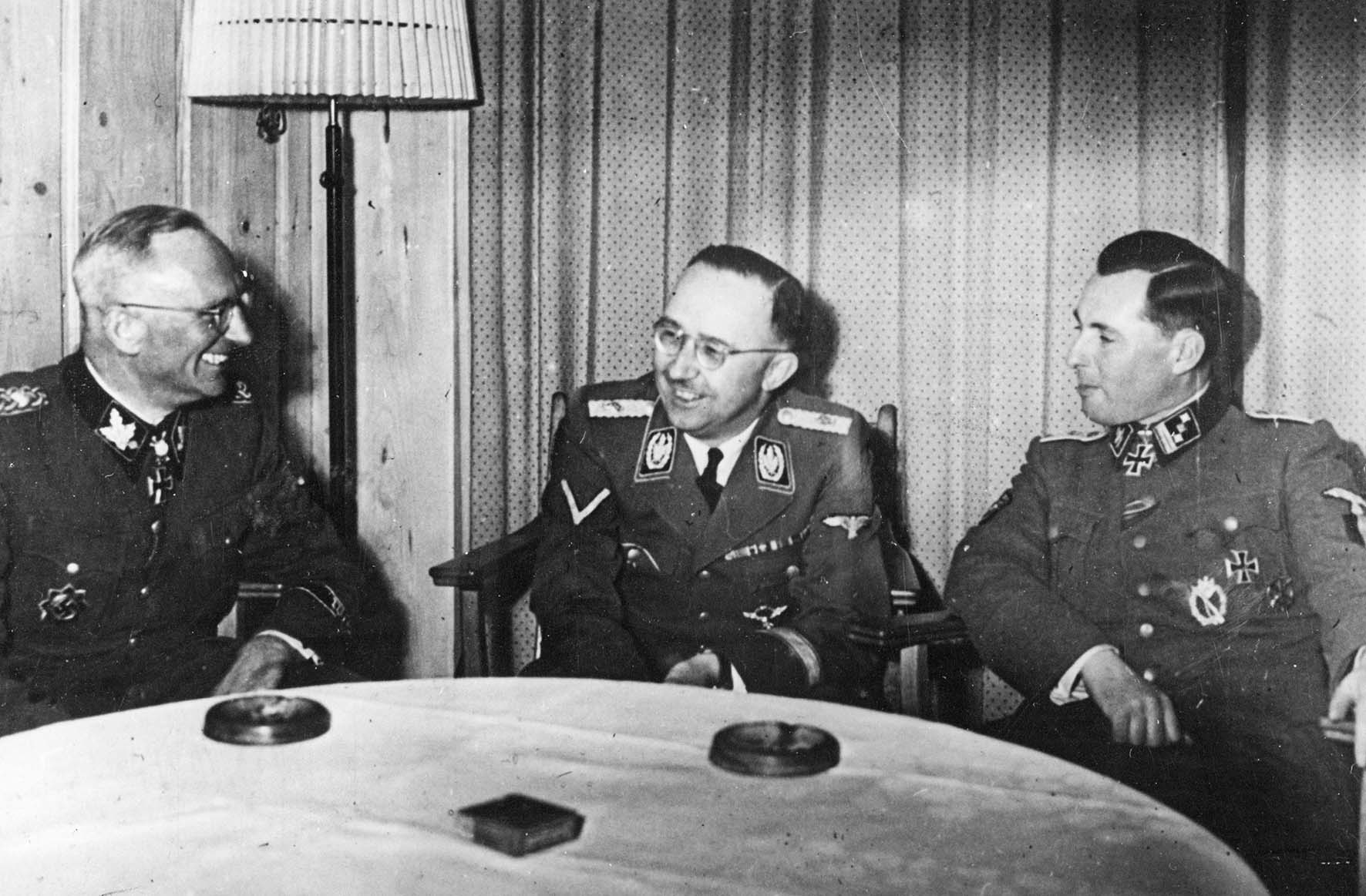 Léon Degrelle expliquant à Himmler que selon lui:"les wallons seraient germains" ce jour-là il a vendu la Wallonie à la SS.