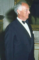 Le roi Léopold III qui est vieux.